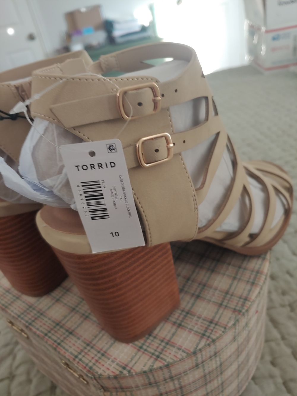 Torrid Caged Side Buckle Block Heel NWT, Size 10 WW - Picture 4 of 7